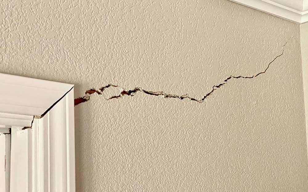 5 Reasons You Have Cracked and Sagging Plaster